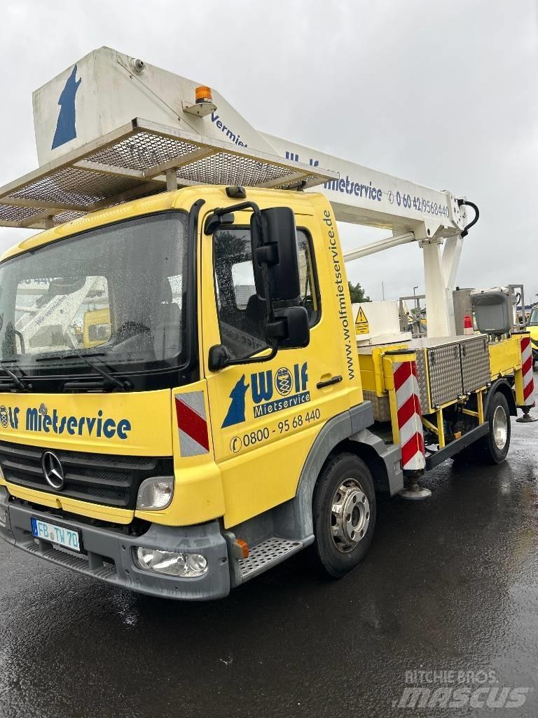 Bison TKA 28 KS Teherautóra szerelt emelők és állványok