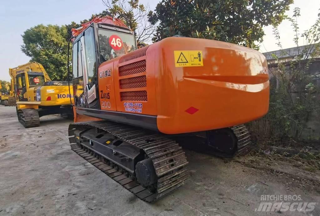 Hitachi ZX 200 Lánctalpas kotrók