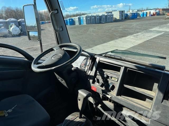 Isuzu NRR Platós / Ponyvás teherautók