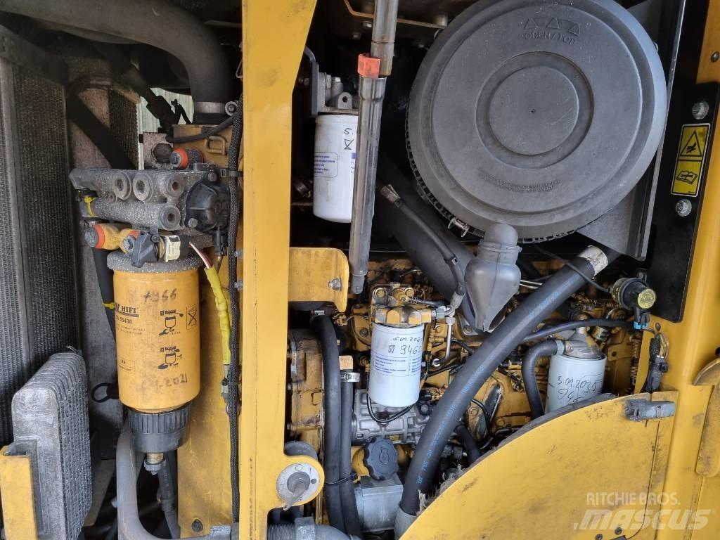 CAT 930 H Gumikerekes homlokrakodók