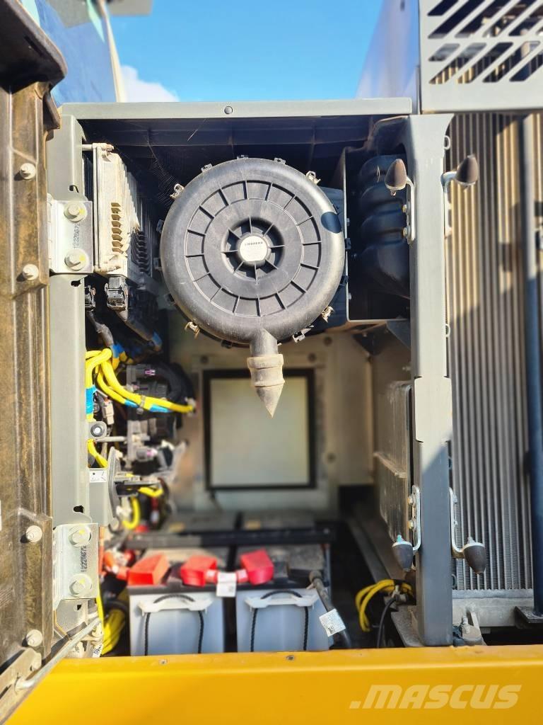 Liebherr R 930 LC Lánctalpas kotrók
