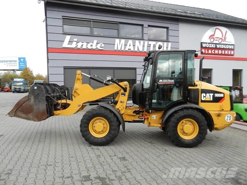 CAT 906M Gumikerekes homlokrakodók