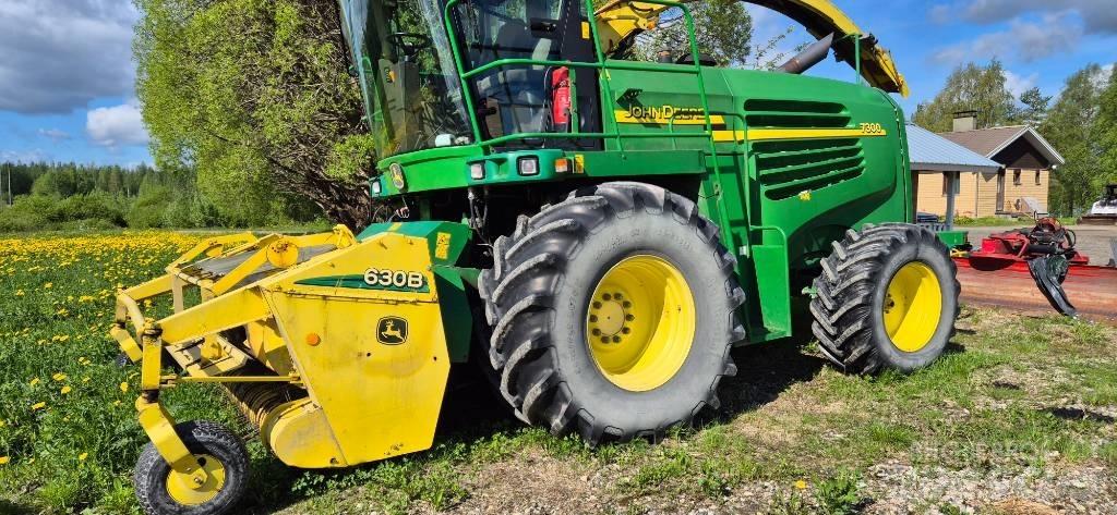 John Deere 7300 Önjáró szecskázók