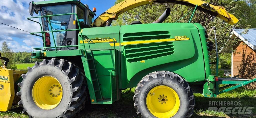 John Deere 7300 Önjáró szecskázók