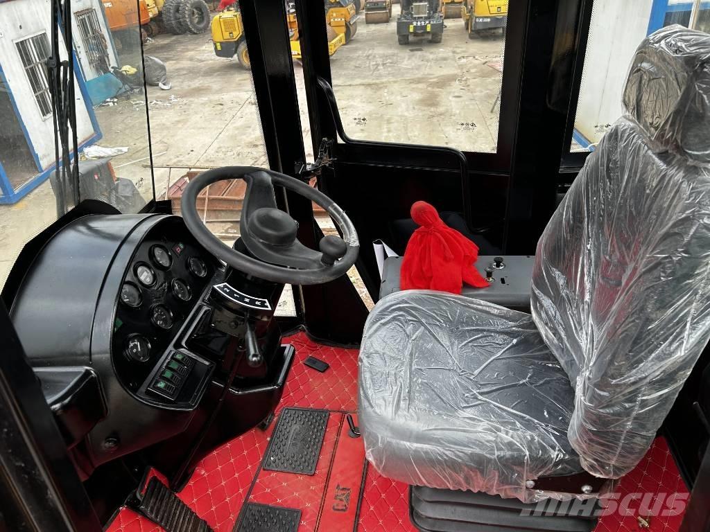 CAT 966H Gumikerekes homlokrakodók