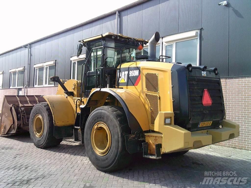 CAT 950M Gumikerekes homlokrakodók