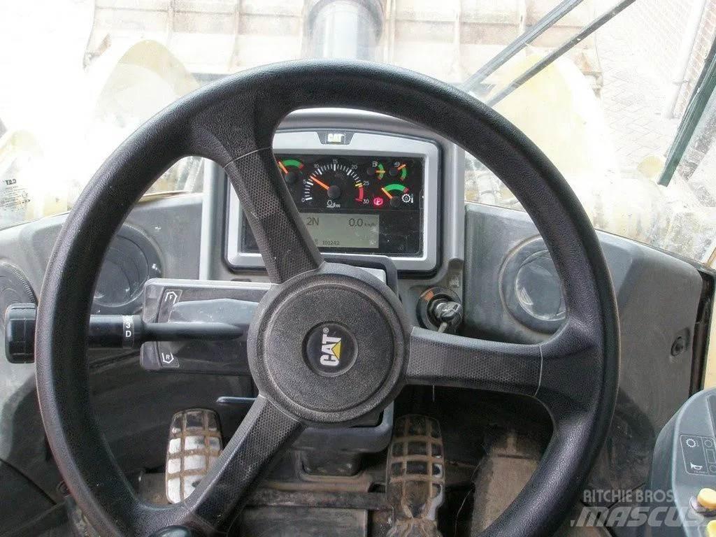 CAT 950M Gumikerekes homlokrakodók