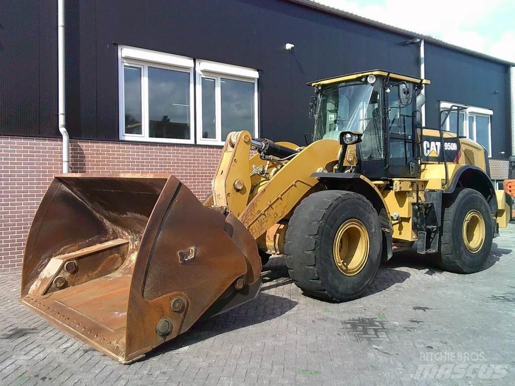 CAT 950M Gumikerekes homlokrakodók