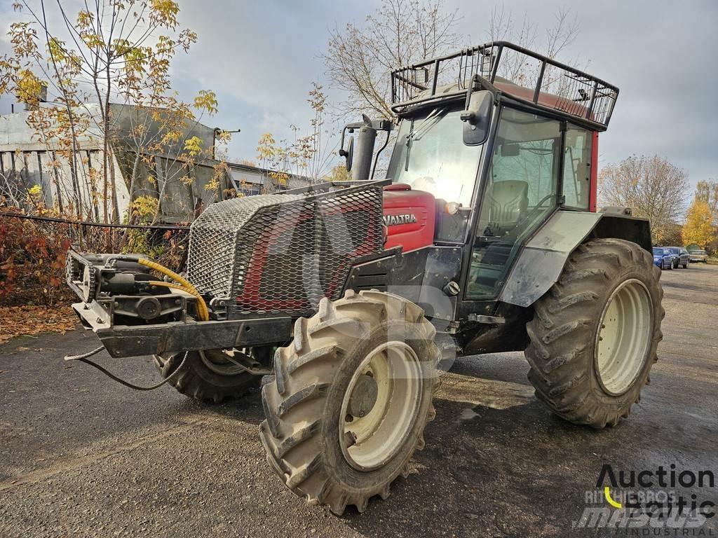 Valtra A 93H Traktorok