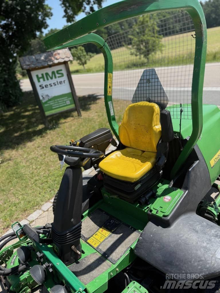 John Deere 8800 Ráülős fűnyírók