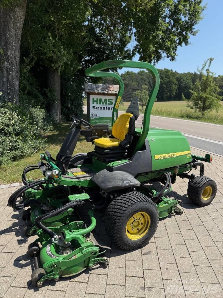 John Deere 8800 Ráülős fűnyírók