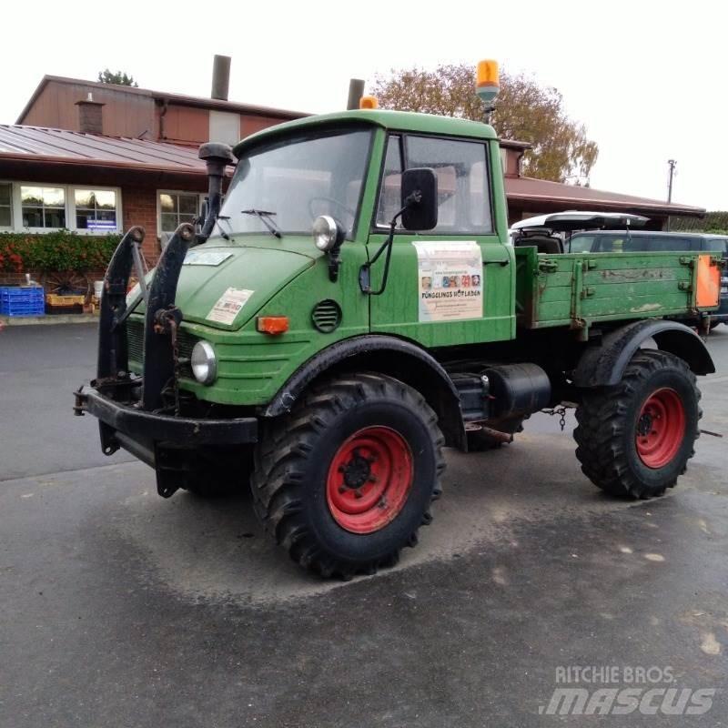 Mercedes-Benz U421 Traktorok