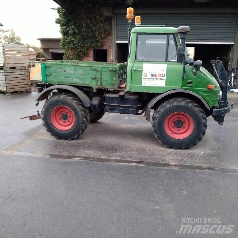 Mercedes-Benz U421 Traktorok