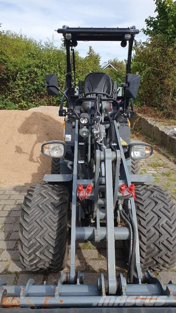 GiANT G 2300 X-tra Gumikerekes homlokrakodók