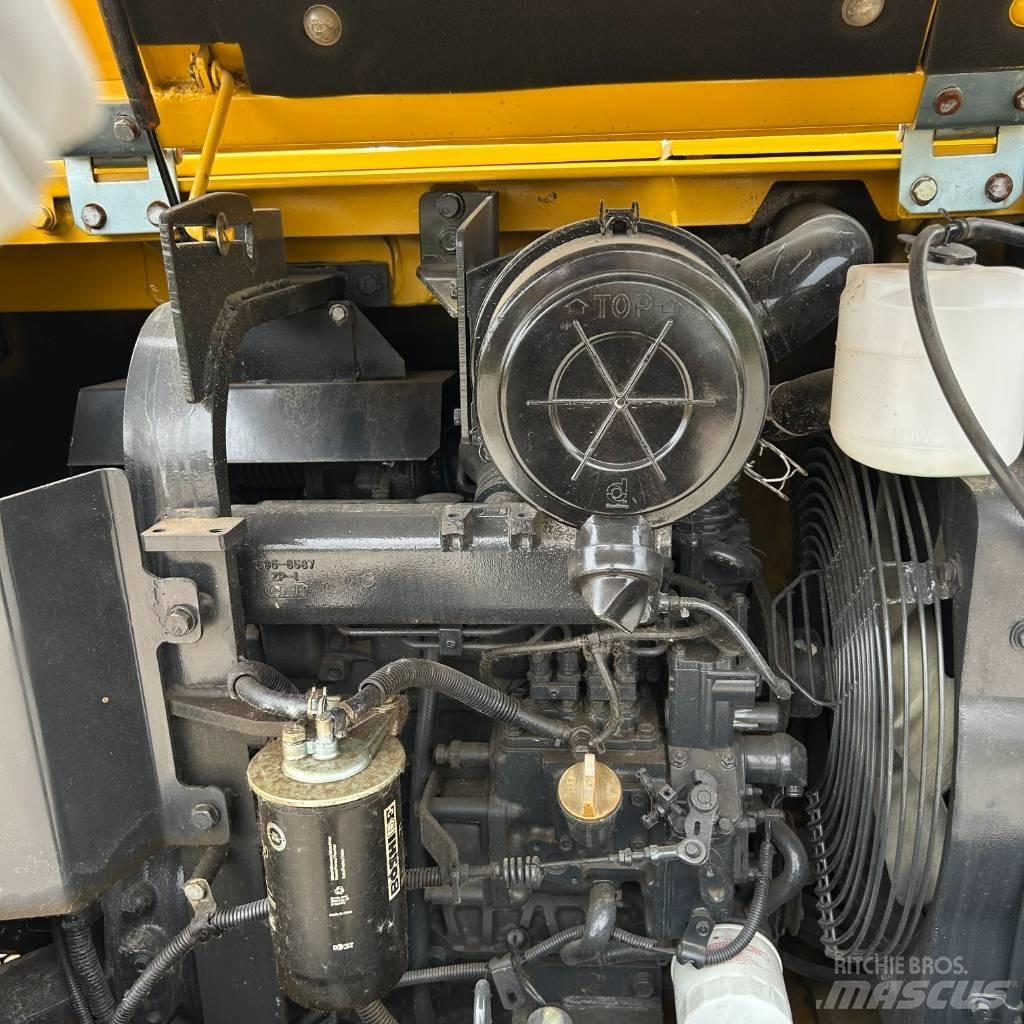 Komatsu 56-7 Lánctalpas kotrók