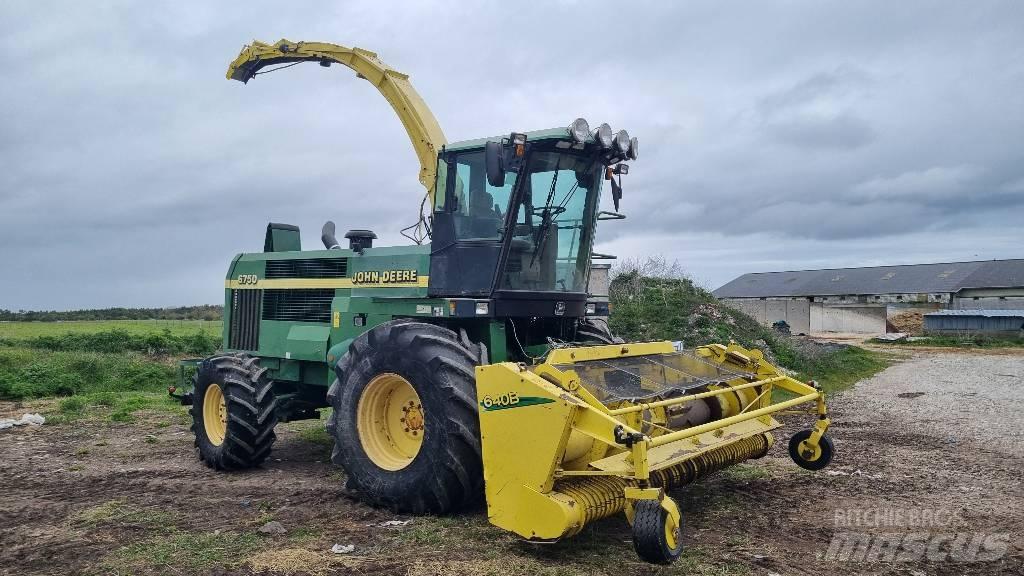 John Deere 6750 Szecskázók