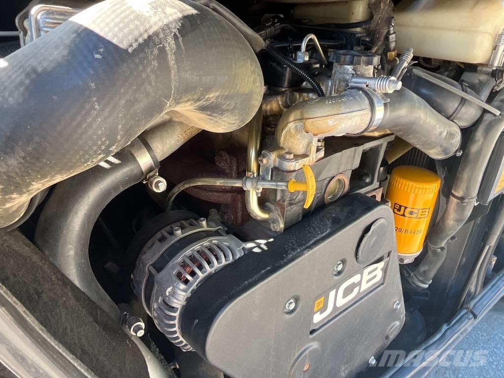 JCB 110 W Hydradig Gumikerekes kotrók