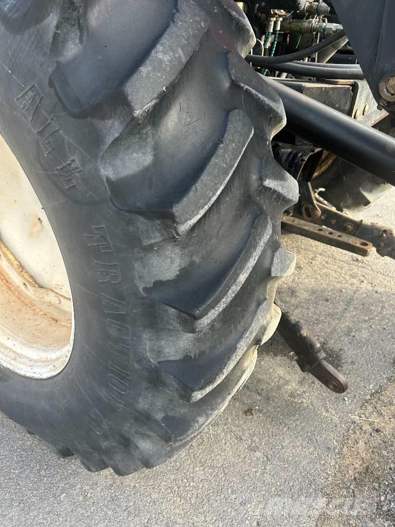 New Holland TV 140 Traktorok