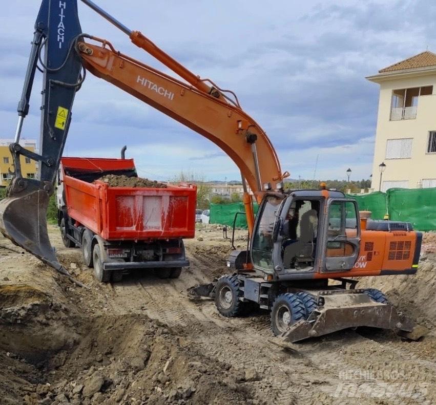 Hitachi ZX 210 W Gumikerekes kotrók