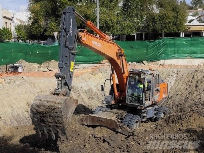 Hitachi ZX 210 W Gumikerekes kotrók