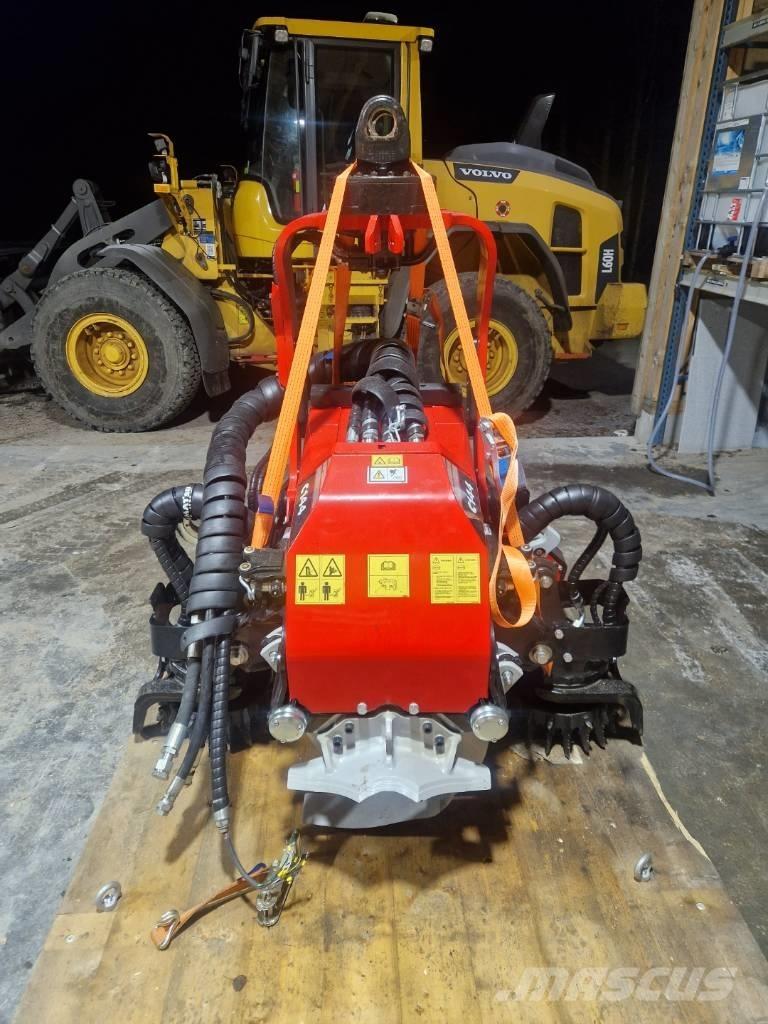 Komatsu C 144 Betakarító fejek