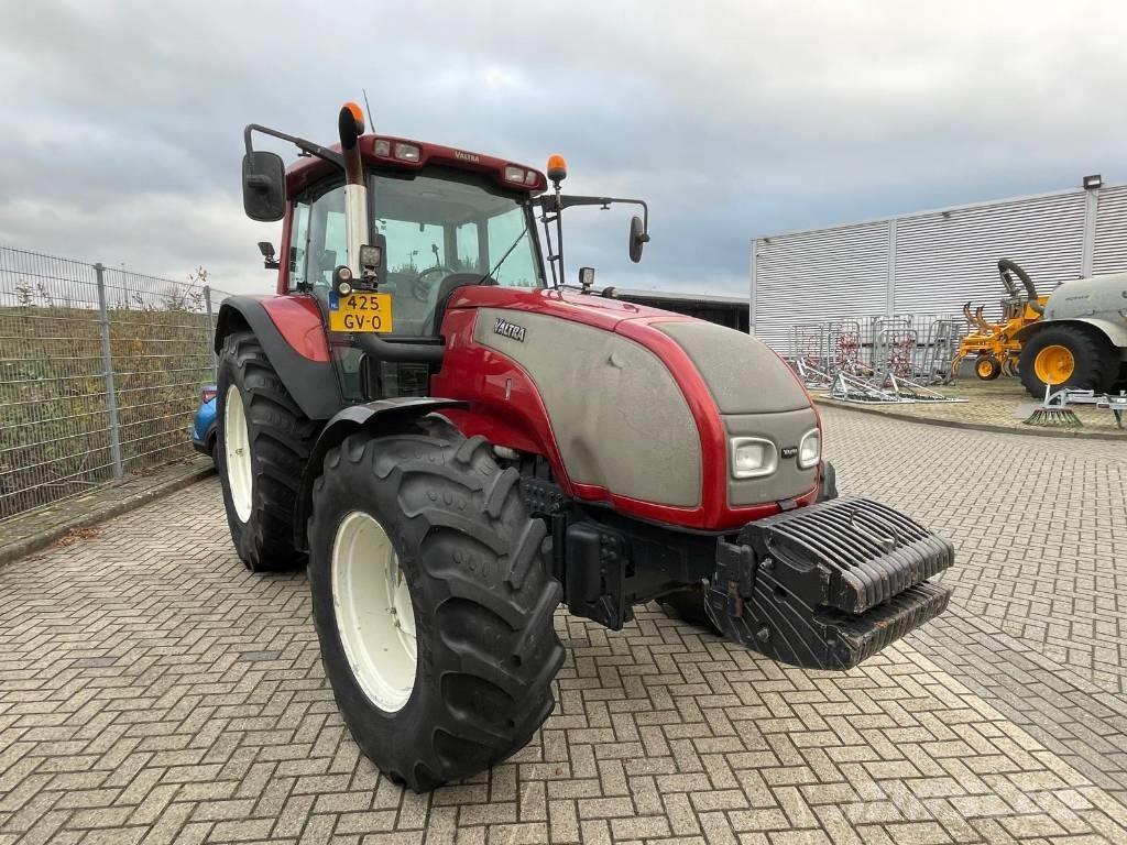 Valtra T120 tractor Traktorok