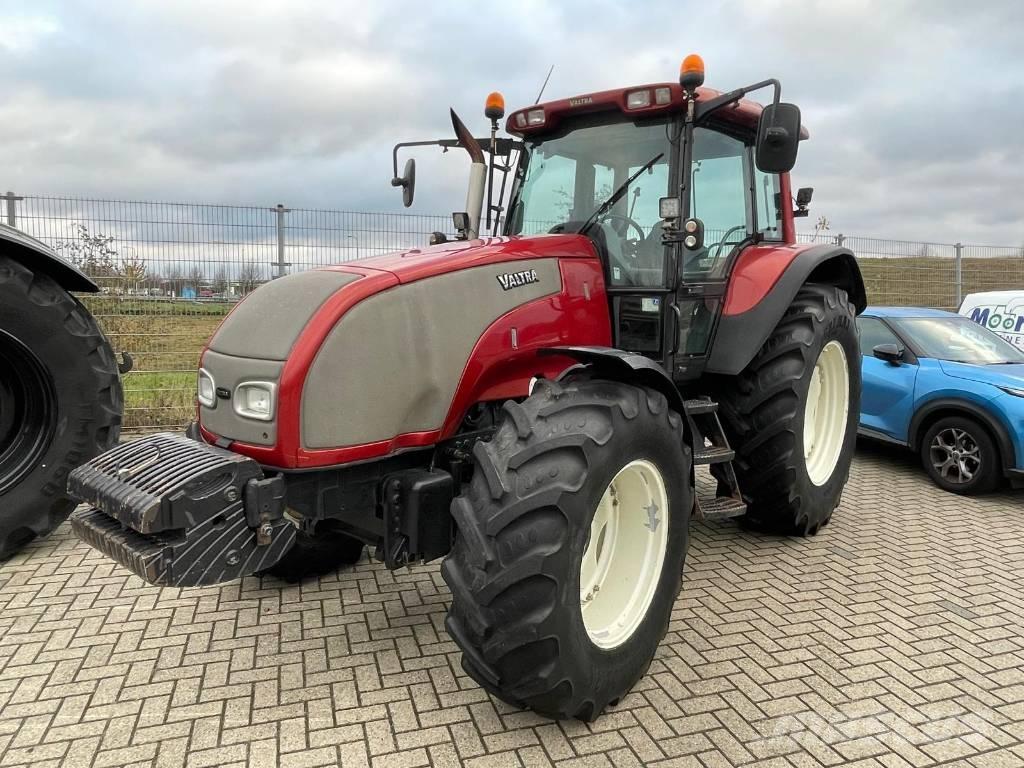 Valtra T120 tractor Traktorok