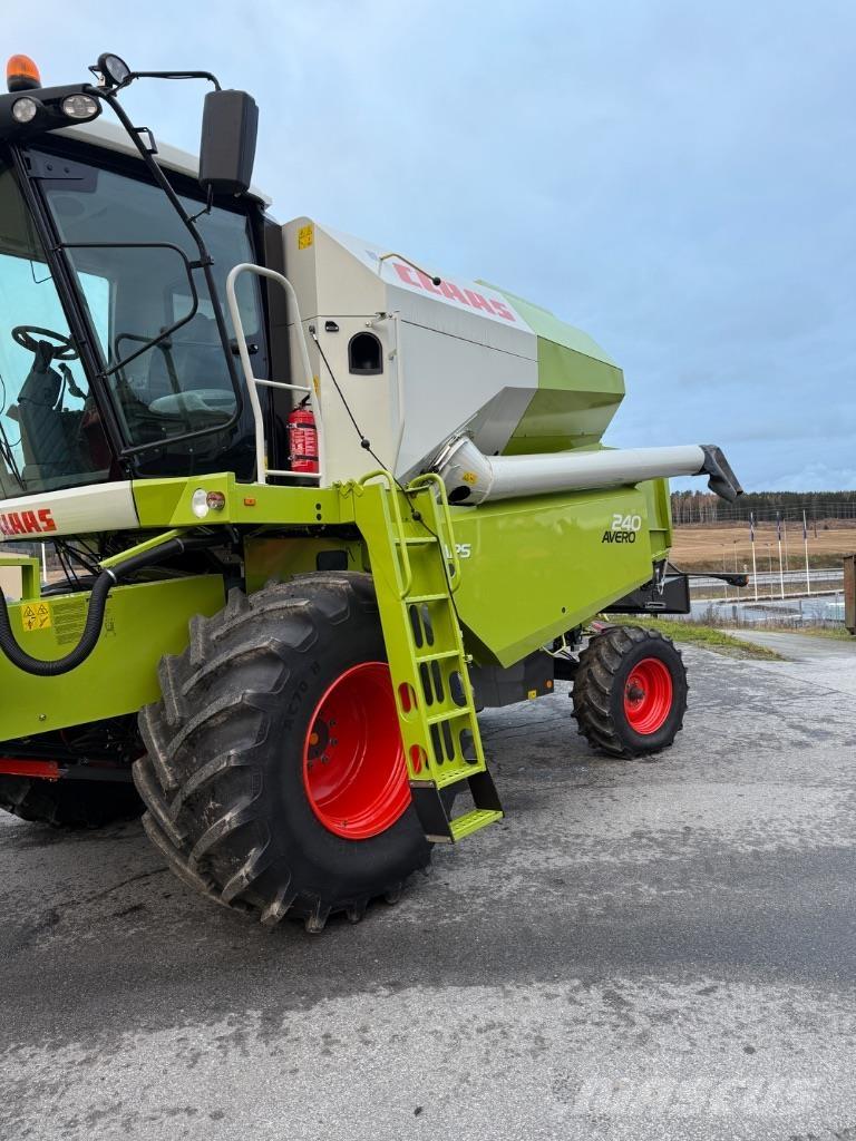 CLAAS Avero 240 Kombájnok