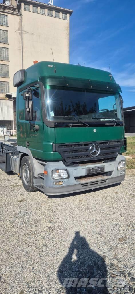 Mercedes-Benz Actros erdészeti gépszállító teherautók
