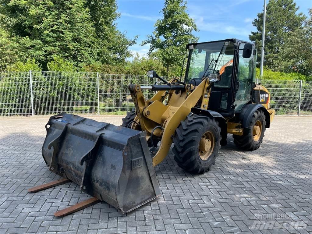 CAT 906H2 Gumikerekes homlokrakodók