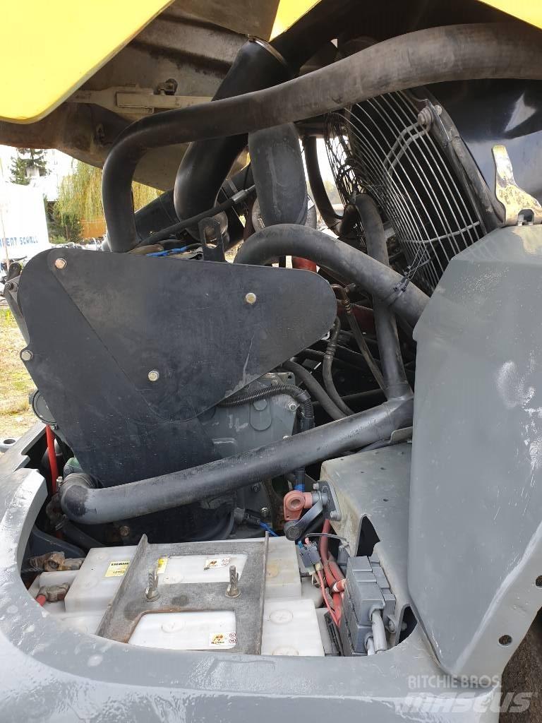 Liebherr L 524 Gumikerekes homlokrakodók