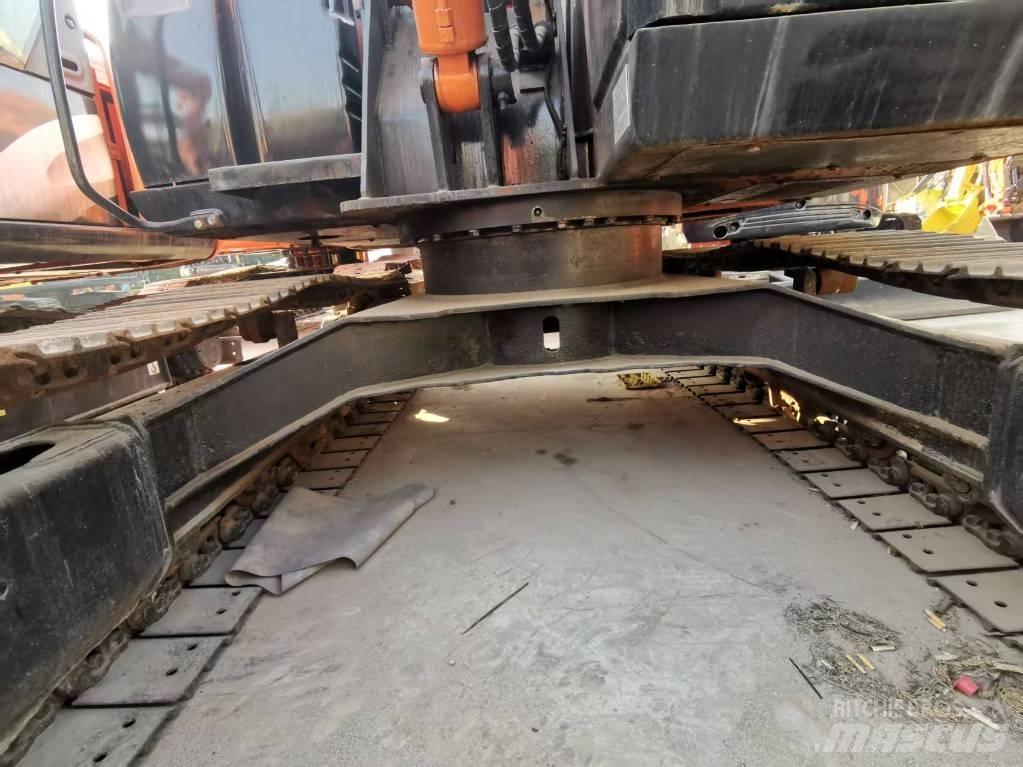 Hitachi ZX 70 Közepes (midi) kotrók 7 t - 12 t