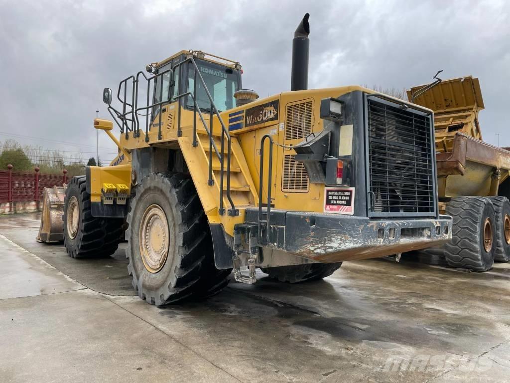 Komatsu WA 600-6 Gumikerekes homlokrakodók
