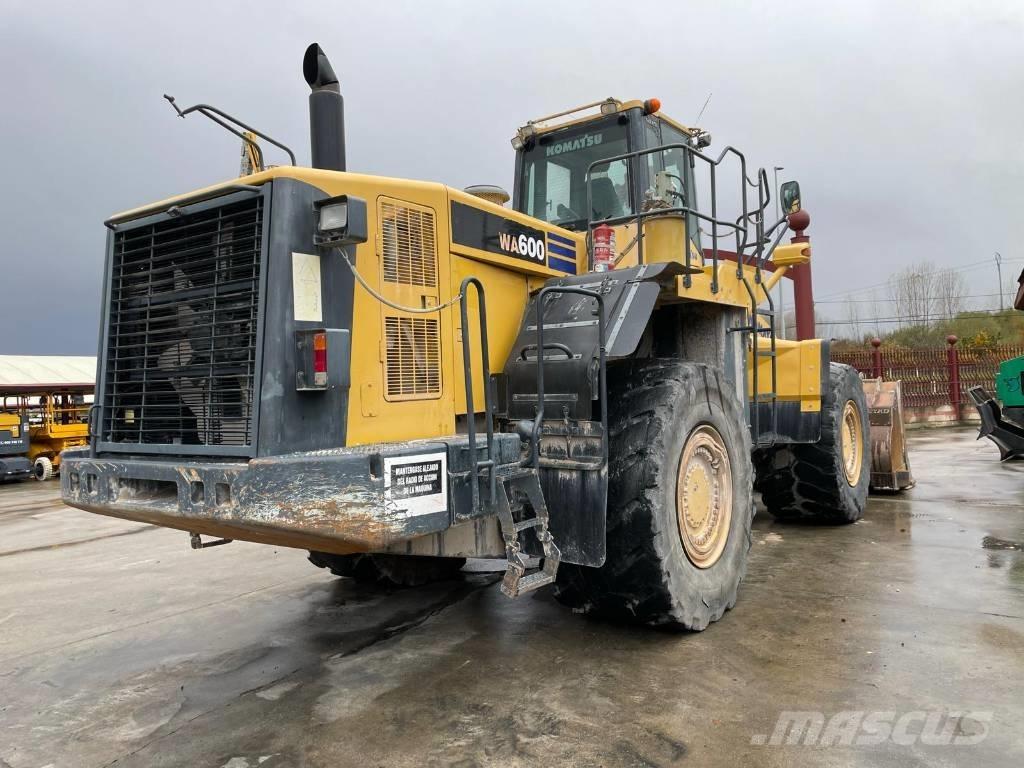 Komatsu WA 600-6 Gumikerekes homlokrakodók