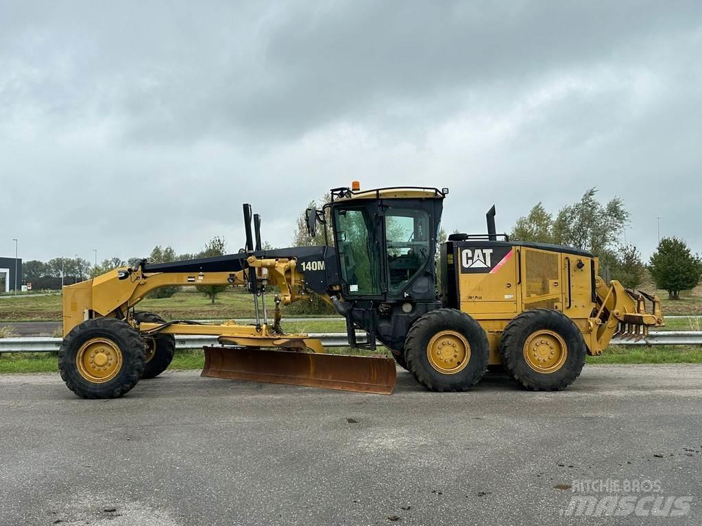 CAT 140M Gréderek