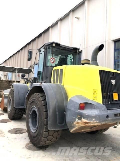 CASE 821G Gumikerekes homlokrakodók