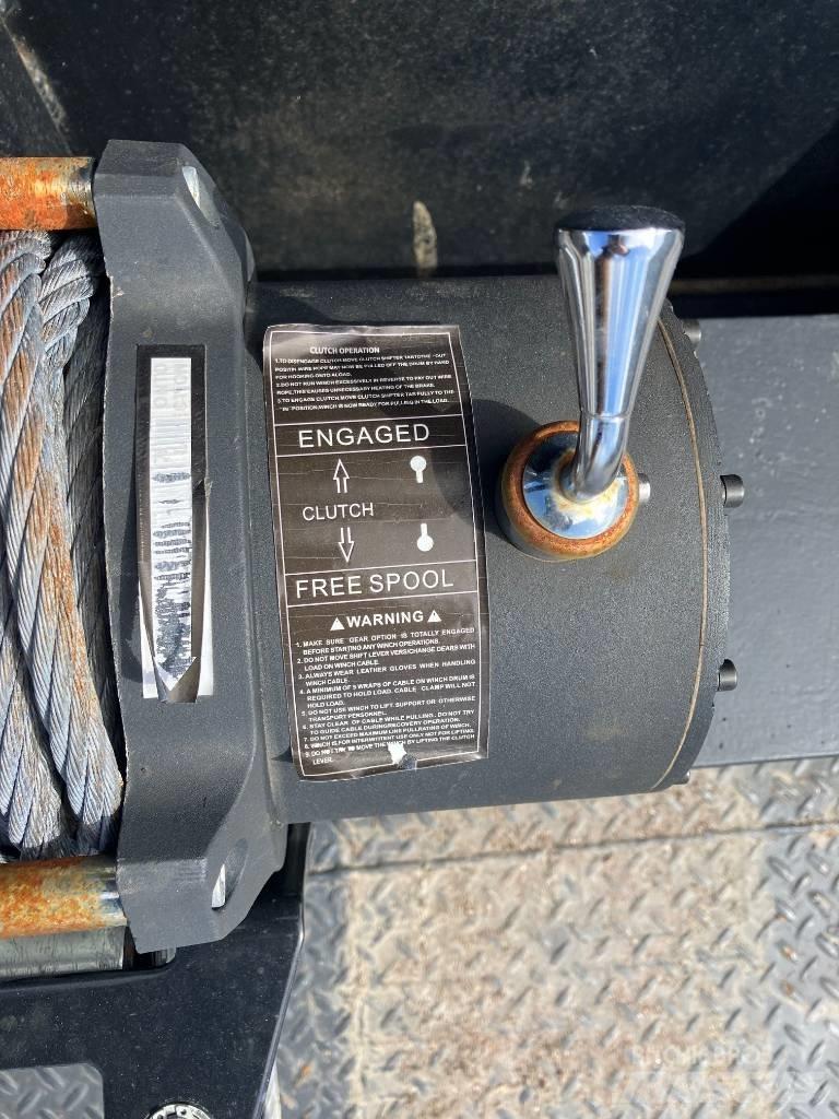 Sterling L 8513 Platós / Ponyvás teherautók