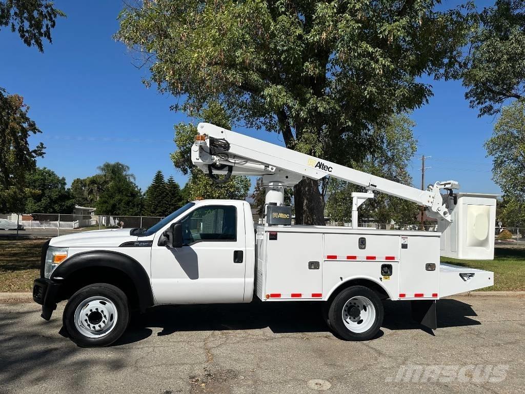 Altec AT 235 Teherautóra szerelt emelők és állványok