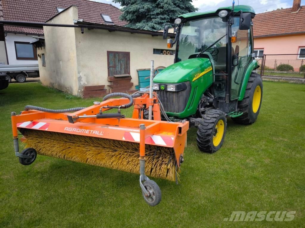 John Deere 3720 Kompakt traktorok