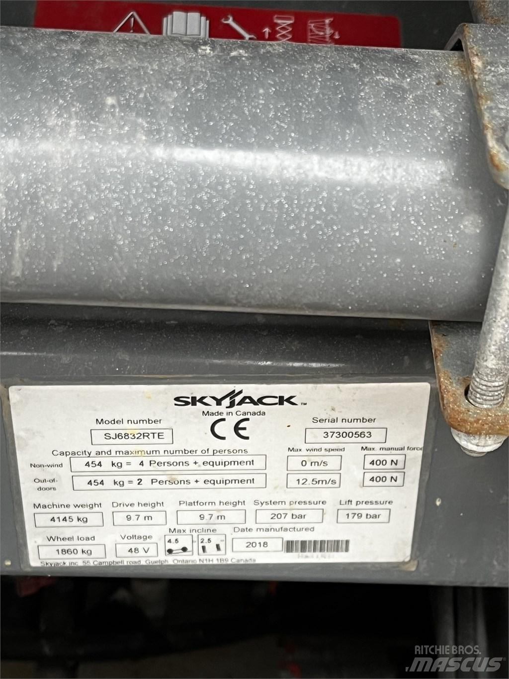 SkyJack SJ 6832 RTE Ollós emelők
