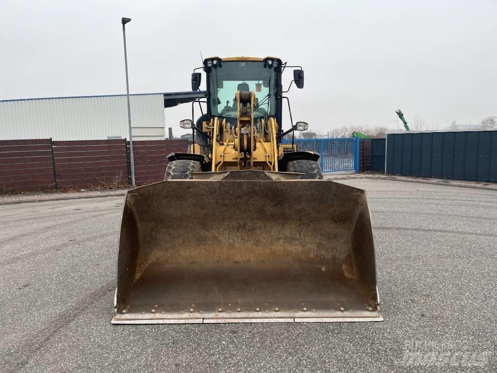 CAT 930M Gumikerekes homlokrakodók