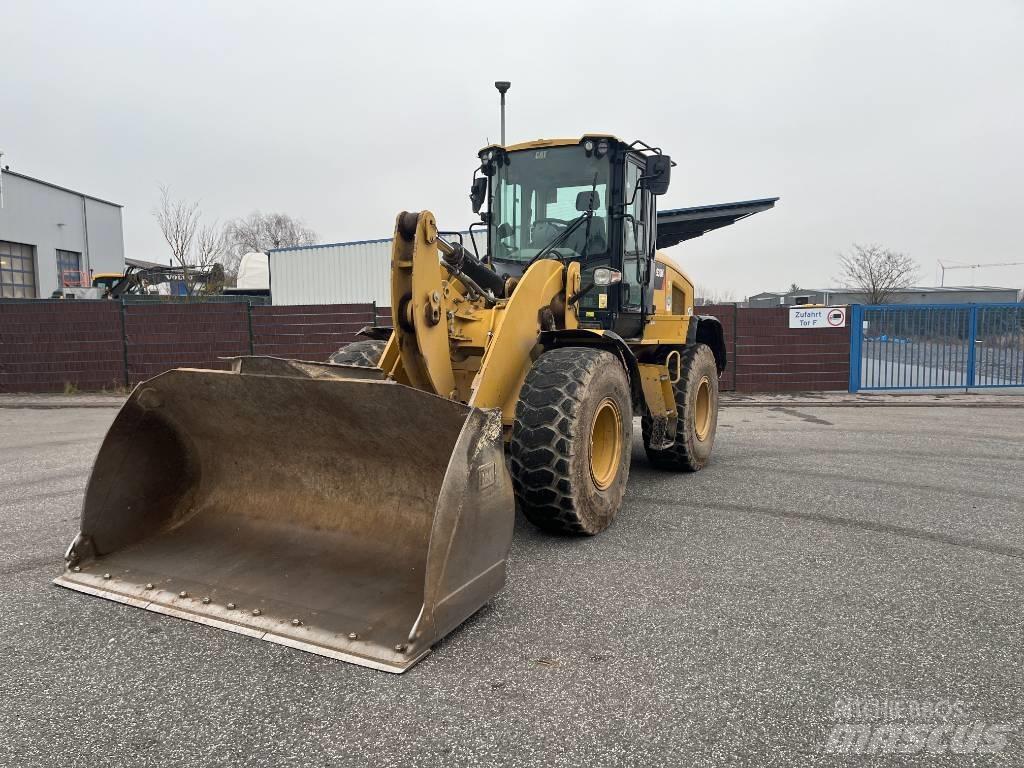 CAT 930M Gumikerekes homlokrakodók