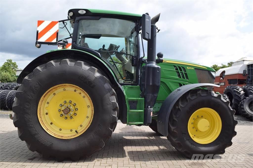 John Deere 6215 R Traktorok