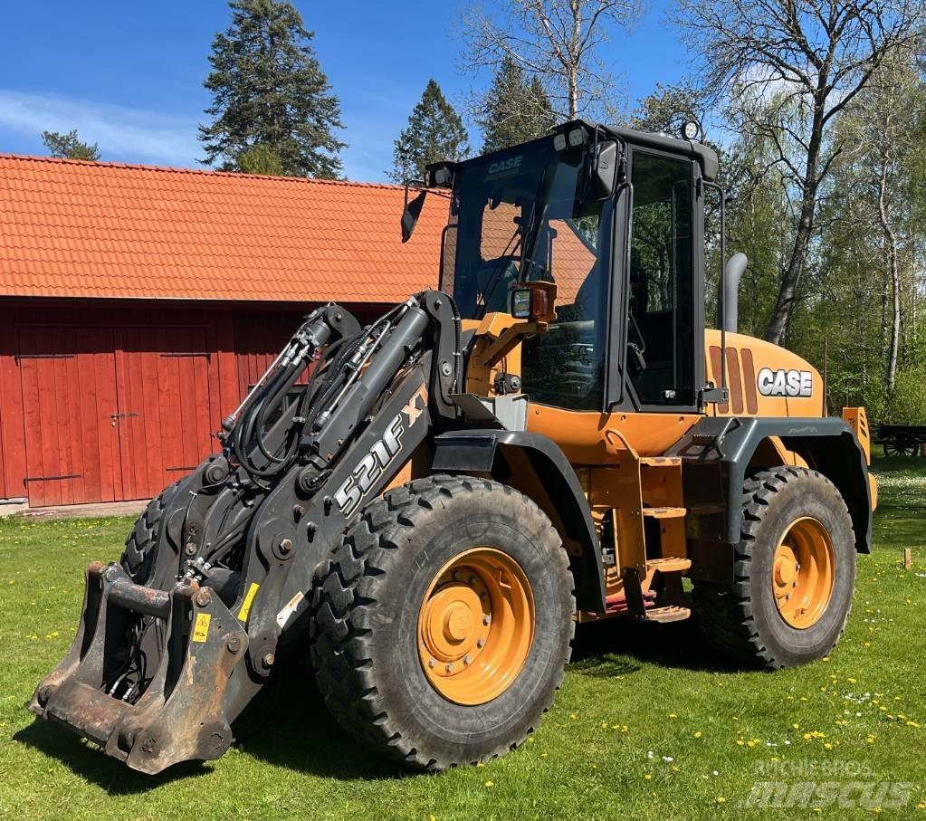 CASE 521 F XT Gumikerekes homlokrakodók