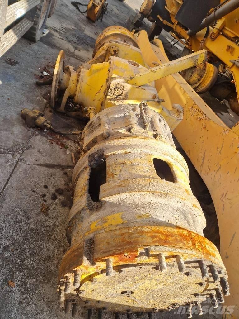 Komatsu KWA 055HD-4 Tengelyek