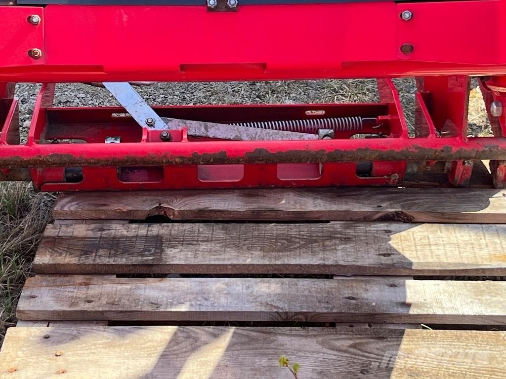 Massey Ferguson 945 Homlokrakodók és kotrók