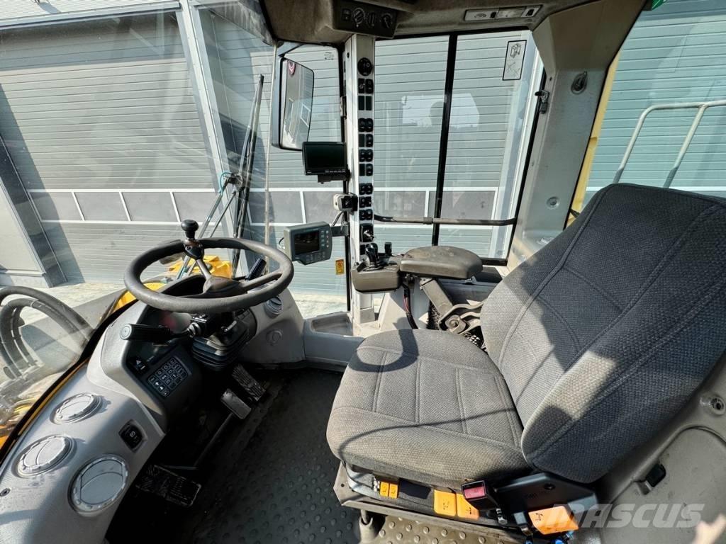 Volvo L 180 F Gumikerekes homlokrakodók