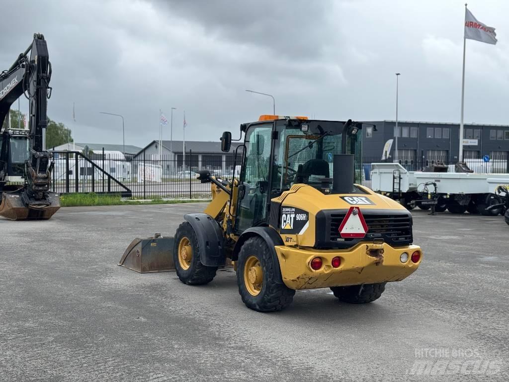 CAT 906 H Gumikerekes homlokrakodók
