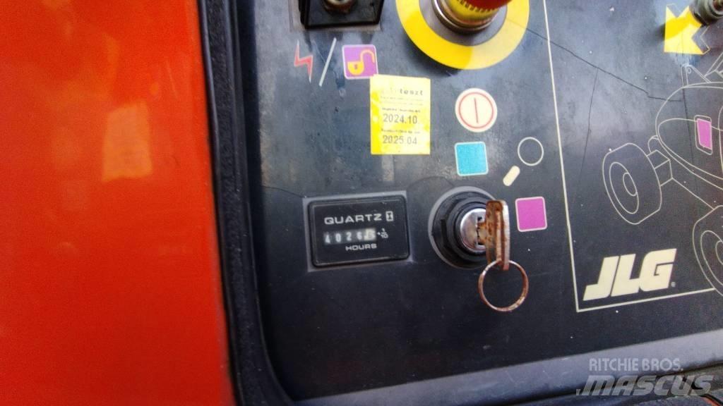 JLG 800 AJ Karos emelők