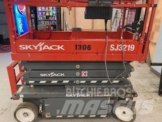 SkyJack SJ 3219 Ollós emelők